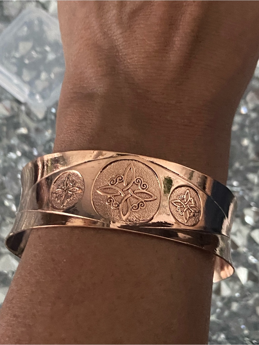 Copper cuff Bracelet w/ Embossed Witches Knot Protección & Frequency